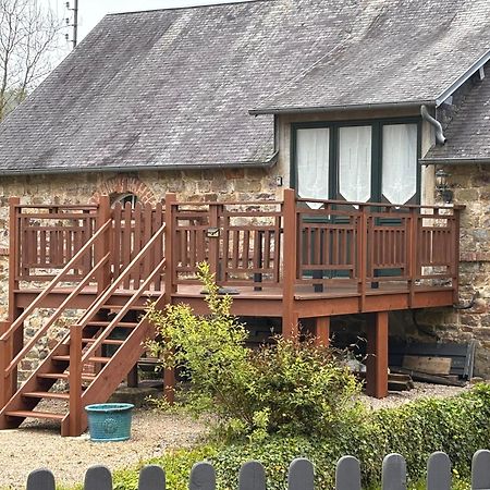 Gites In Le Neufbourg -Mortain Exteriér fotografie