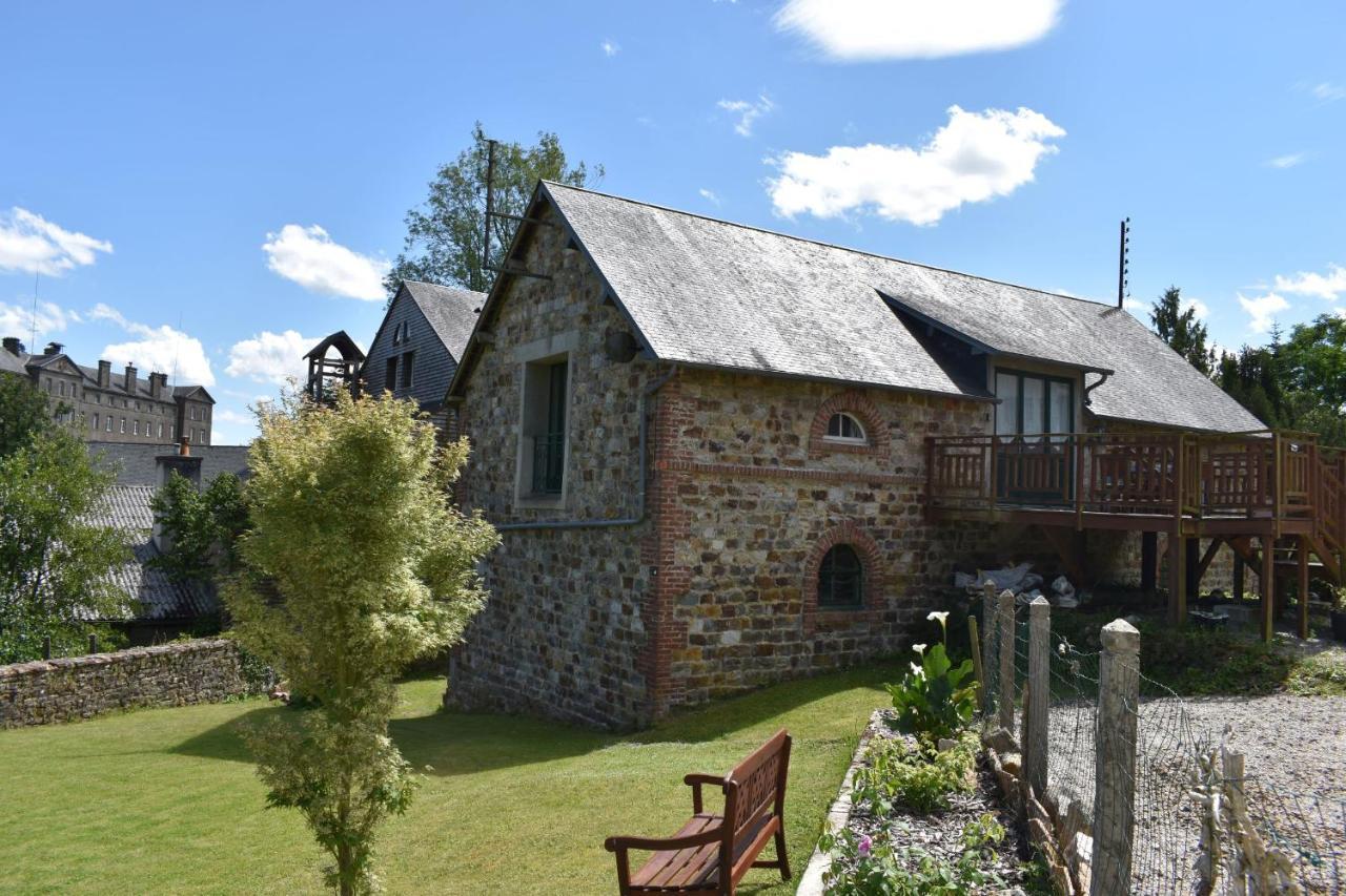 Gites In Le Neufbourg -Mortain Exteriér fotografie