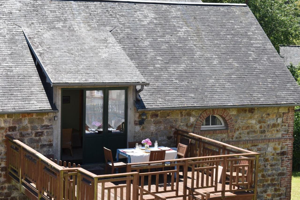 Gites In Le Neufbourg -Mortain Exteriér fotografie