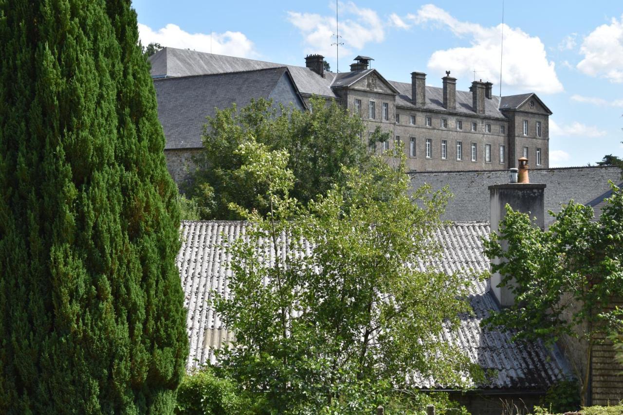 Gites In Le Neufbourg -Mortain Exteriér fotografie