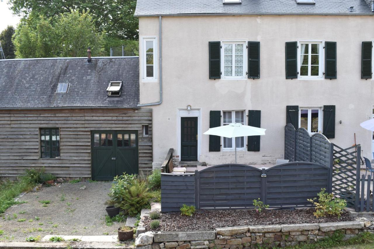 Gites In Le Neufbourg -Mortain Exteriér fotografie