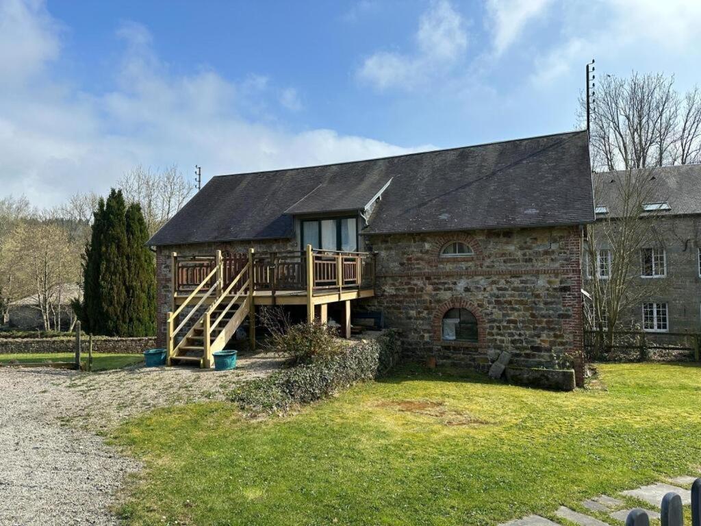 Gites In Le Neufbourg -Mortain Exteriér fotografie